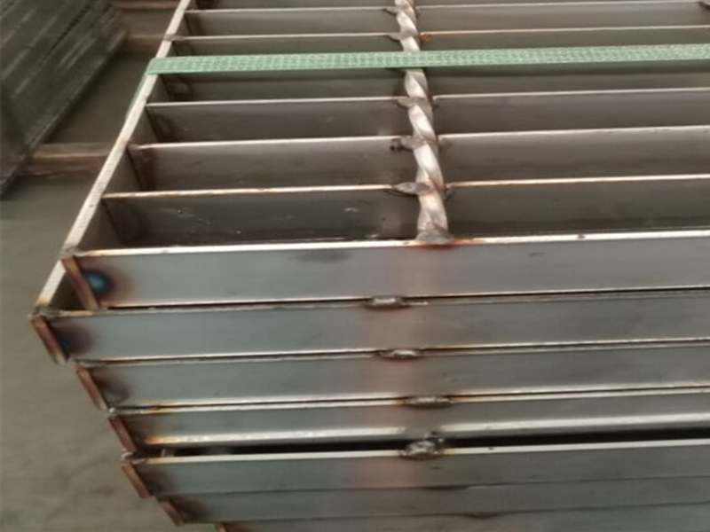 1650962762252012945.jpg 鋼格柵板8.jpg