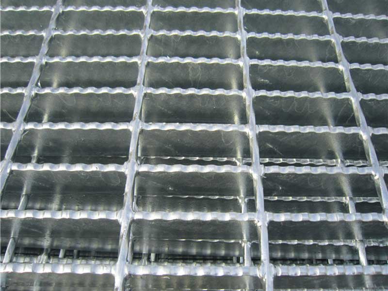 【踏步鋼格柵板廠】格柵板上漆不均勻的原因